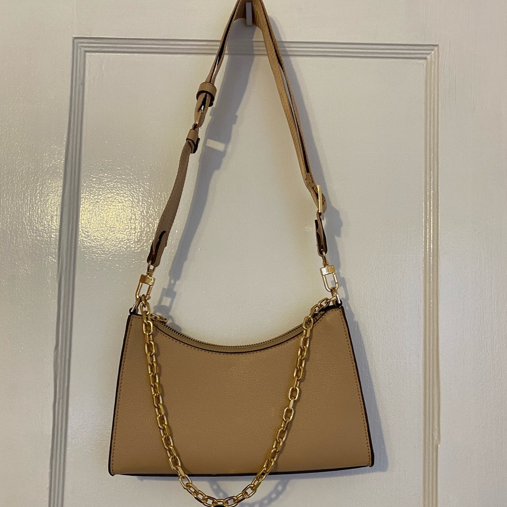Purse with chain